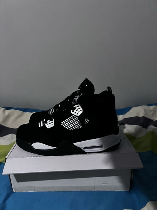 Jordan 4 white thunder