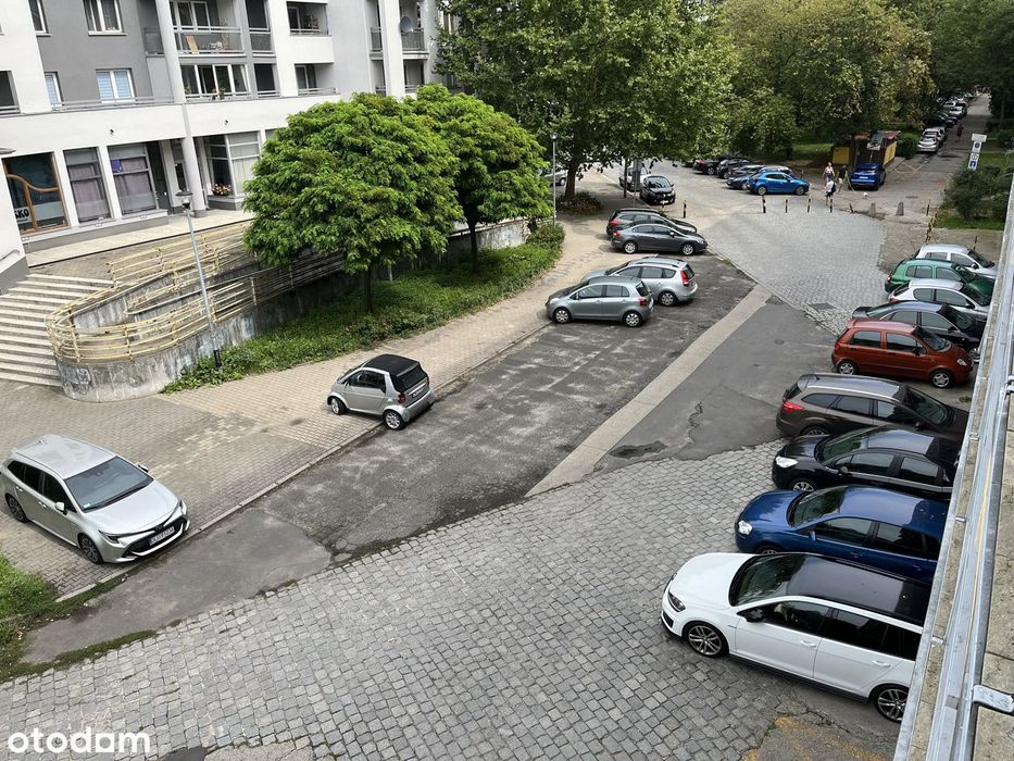 2 pokoje + miejsca postojowe + duży balkon + klimatyzacja