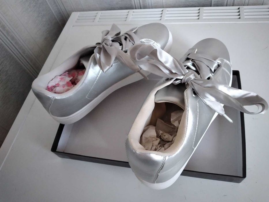 Женские кроссы р.39