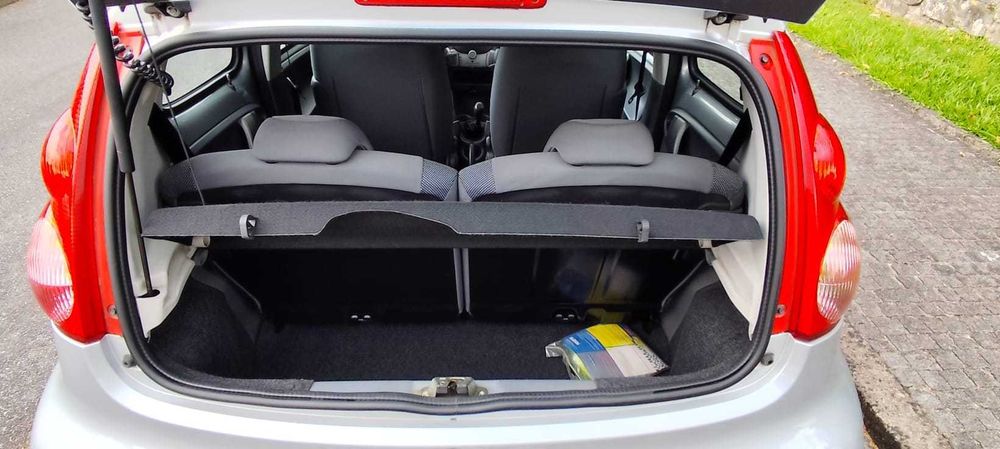 Peugeot 107 1.0 5 Portas (2006) - Motor Toyota, A/C e IUC Barato
