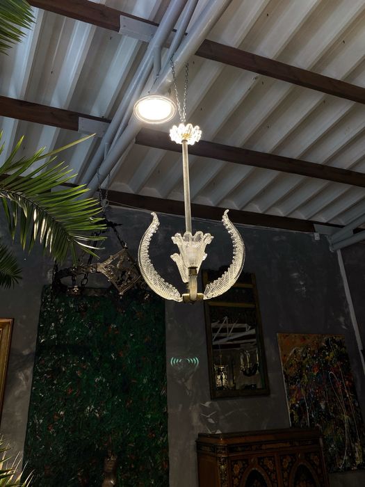 Modernistyczna lampa wiszaca szklo murano