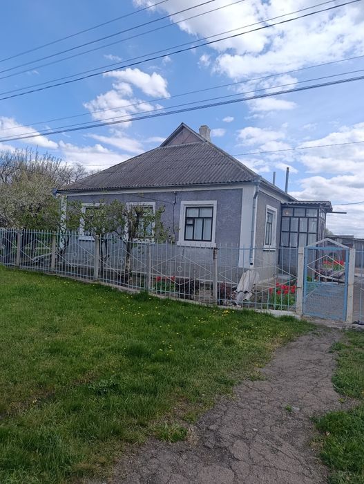 Продається будинок за межами міста