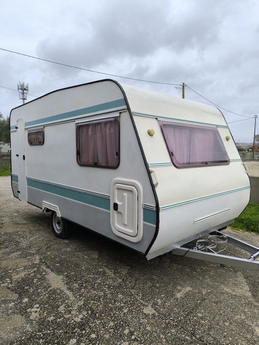 Caravana pluma 440
