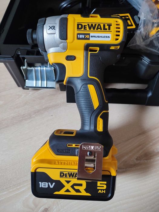 Zestaw DeWalt wiertarko-wkrętarka, impakt, ładowarka