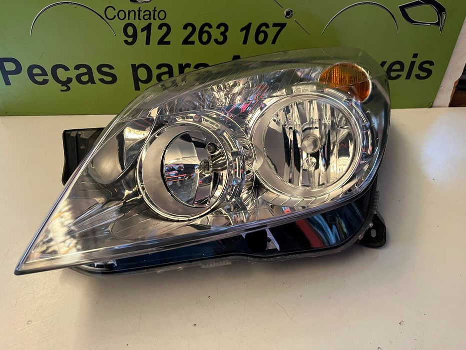 Opel Astra H - Farol Esquerdo -FF886