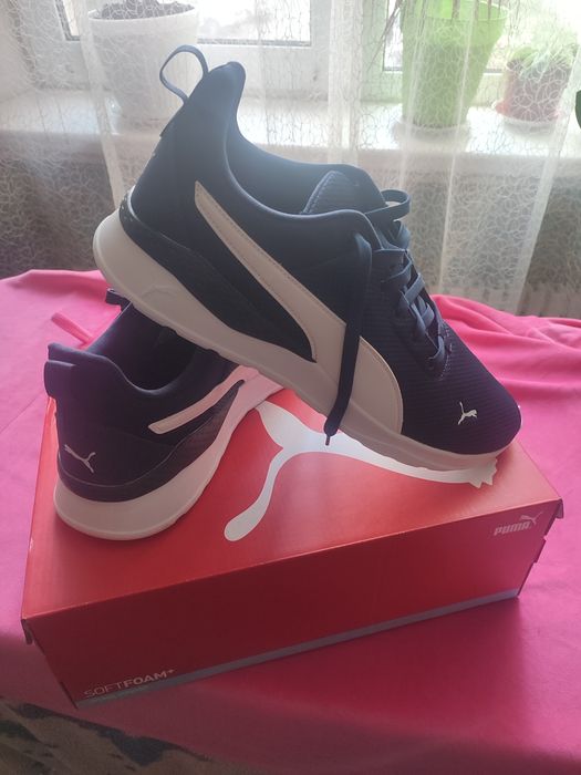 Продам чоловічі кросівки