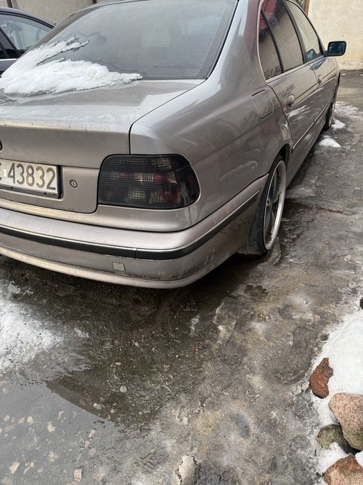 BMW E39 na części. Aspen silver / sterlinggrau  Drzwi przód, drzwi tył