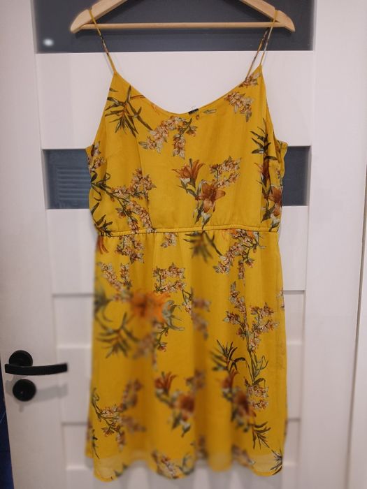 Sukienka w kwiaty na lato