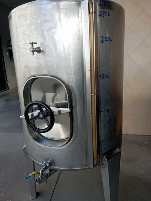Cuba inox 250 L .