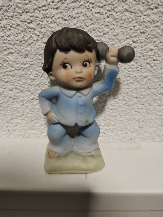 Фарфоровая статуэтка