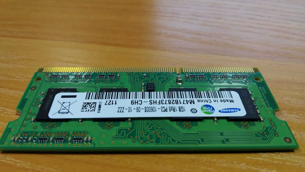Оперативна пам'ять RAM DDR3 1Gb Samsung 1R*8 M471B2873FHS-CH9