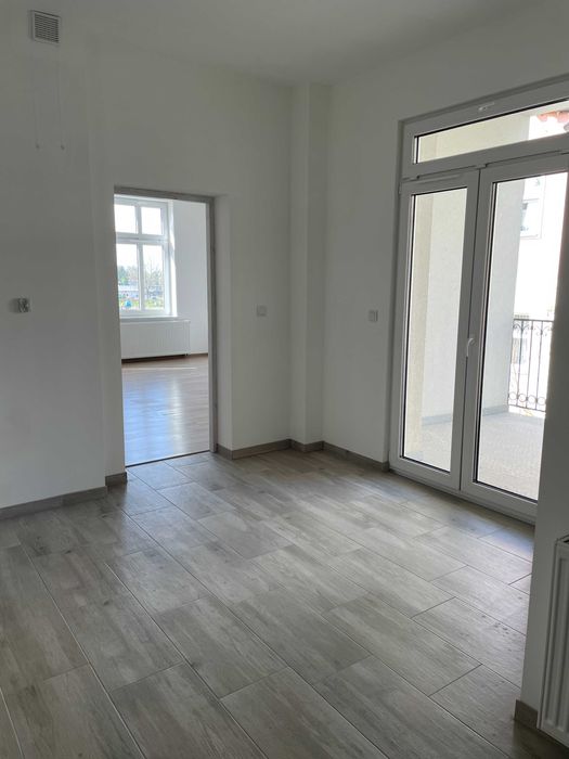 Kawalerka z oddzielną kuchnią 46m2 na I piętrze z balkonem