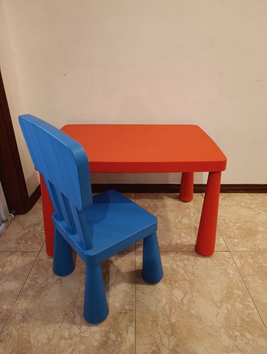 Mesa com cadeira criança