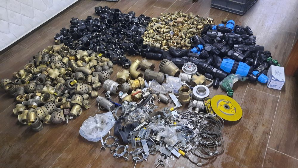 Tudo em latão. Material novo. Material de Pichelaria