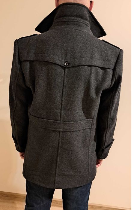 Płaszcz o klasycznym kroju