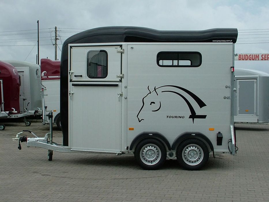 Debon Przyczepa Gold Touring do przewozu koni Aluminiowa Cheval Liberte Debon  Przyczepa dla koni z przednią rampą Aluminiowa Cheval Liberte Debon