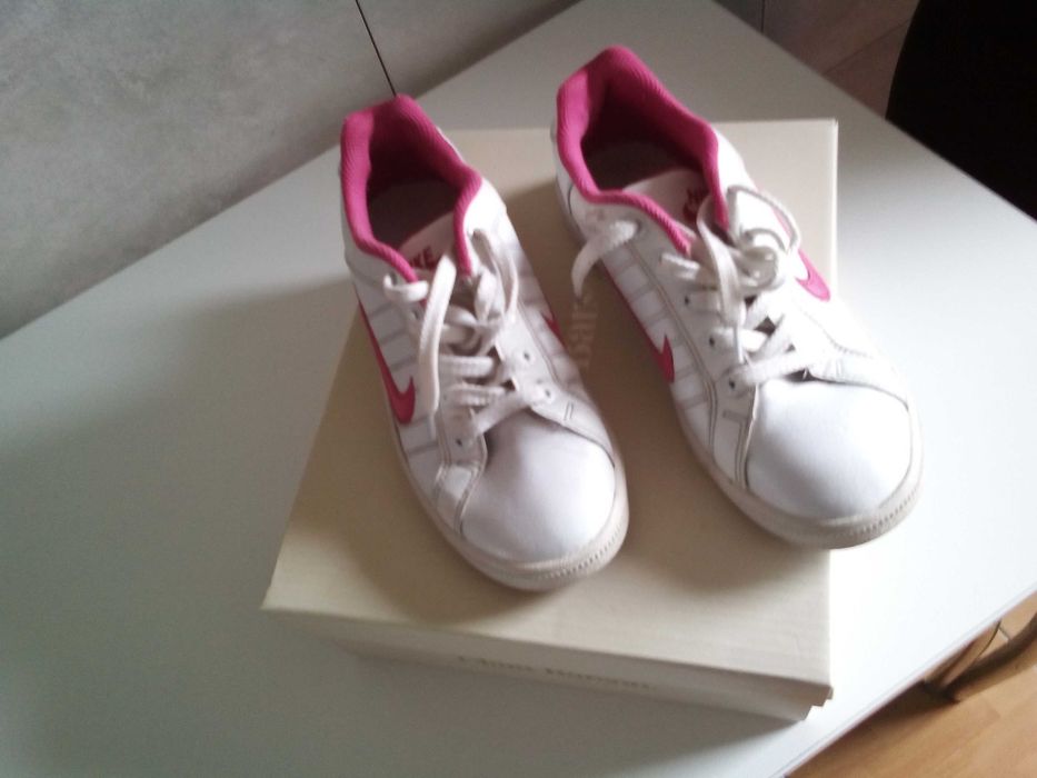 Obuwie damskie sportowe NIKE rozmiar 36,5