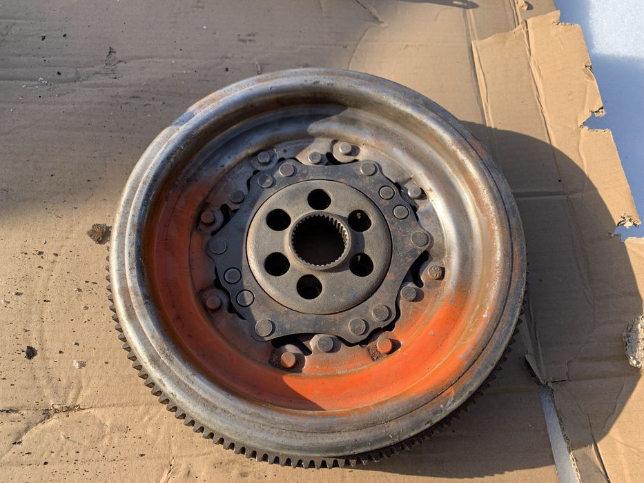 Демпфер Маховик на Passat B6 B7 415074409