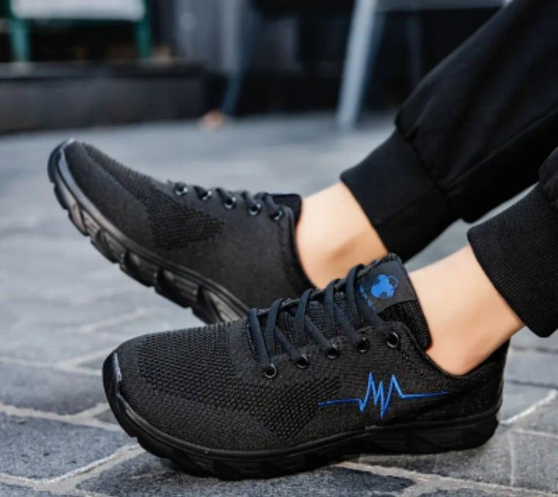 В двох кольорах.Чоловічі дихаючі кросівки р.48 р,49 р.51