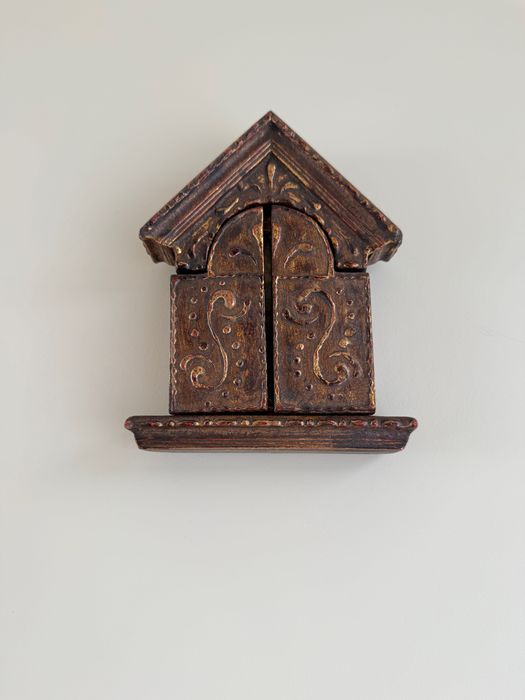 Tríptico religioso, em madeira