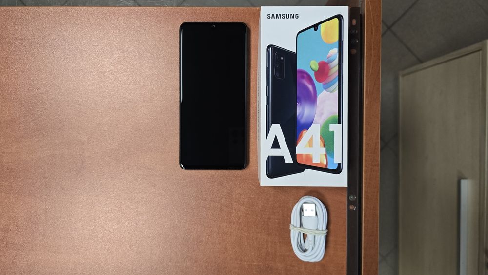 Samsung Galaxy A41 Dual Sim 64GB/4GB RAM czarny, stan bdb