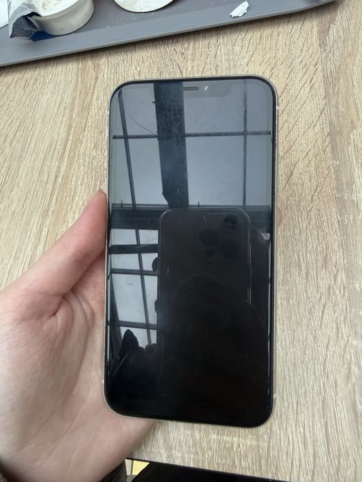 вживаний айфон 11 / 64gb