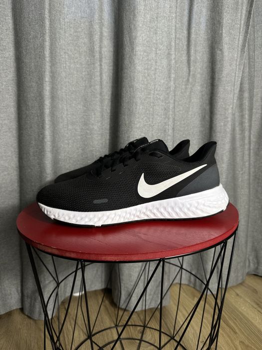 Nike Revolution 5