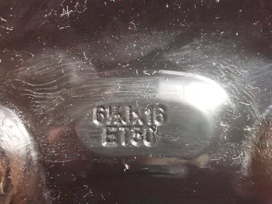 Продам шины с дисками  R16 215/60