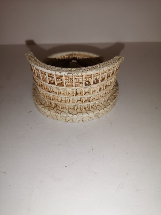 Figurka koloseum z gladiatorami