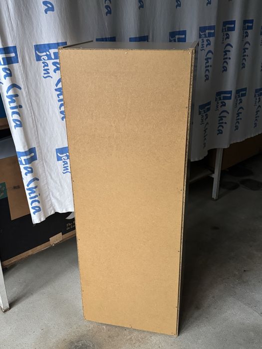 Estante de madeira com 4 niveis