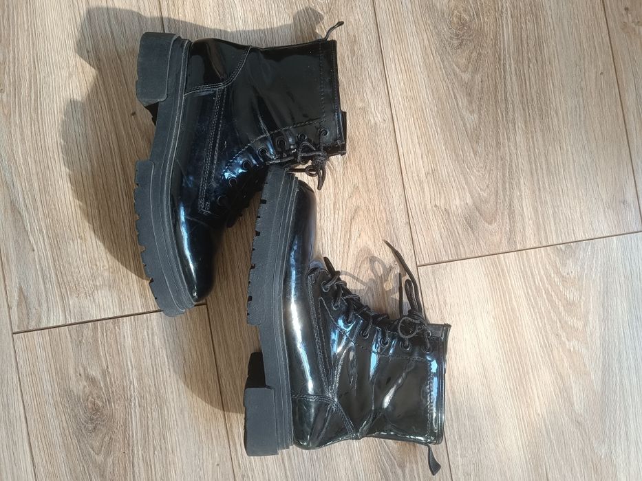 Czarne Lakierowane Botki Trapery | Stylowe Workery na Platformie r.41