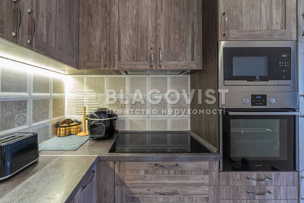 Продаж 2-поверхового будинку 152м2 Київ вул.Обухівська 7соток