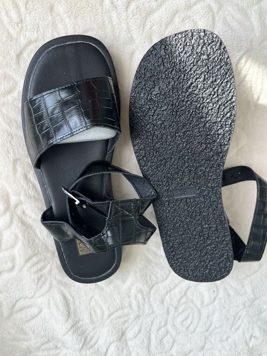 Чорні босоніжки  39