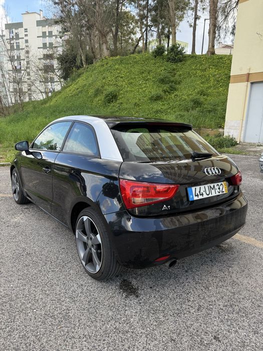 Audi A1 em perfeito estado bancos de couro e teto solar