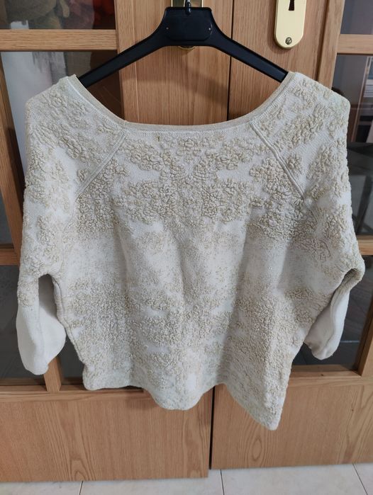 Camisola Zara com pormenores dourados