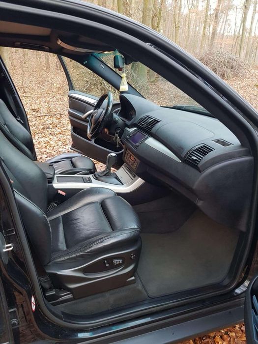 BMW X5 BMW X5 w wersji amerykańskiej – solidne i komfortowe SUV klasy premium