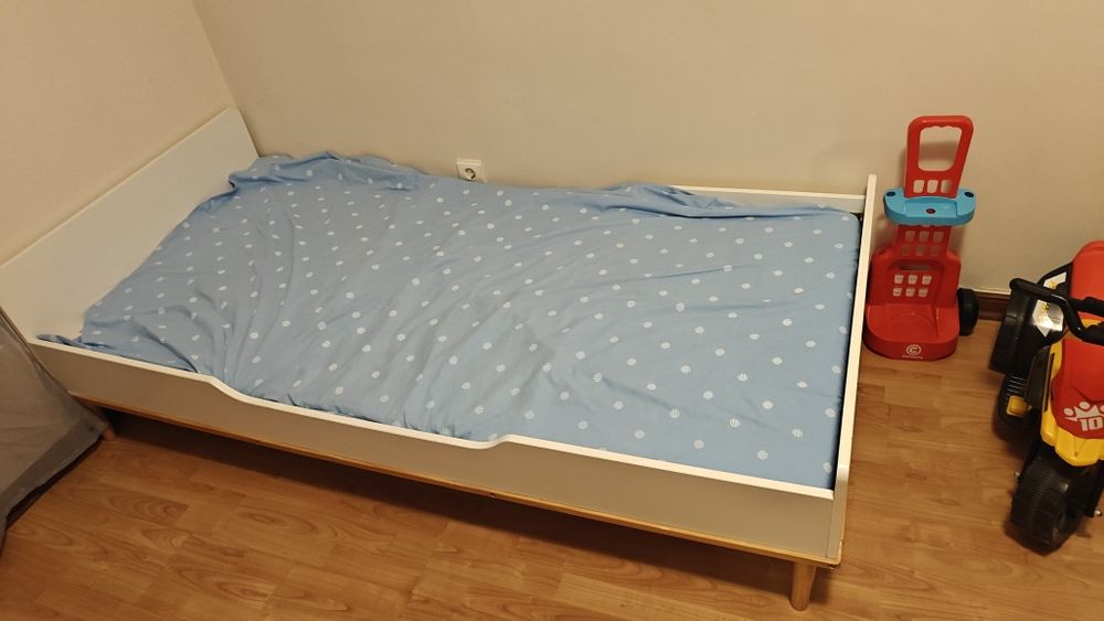 Cama de criança com colchão