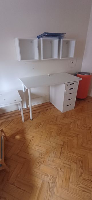 Secretária IKea AGKAPTEN / ALEX