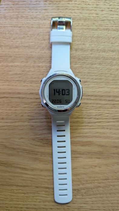 Profesjonalny, zgrabny komputer nurkowy Suunto D4i