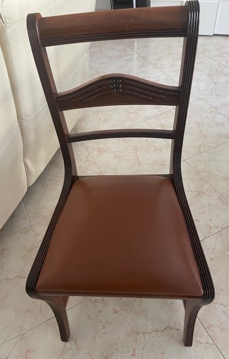 Conjunto de Mesa de Jantar Antigo Clássico – Mesa Redonda Extensível (Fica Oval) + 8 Cadeiras