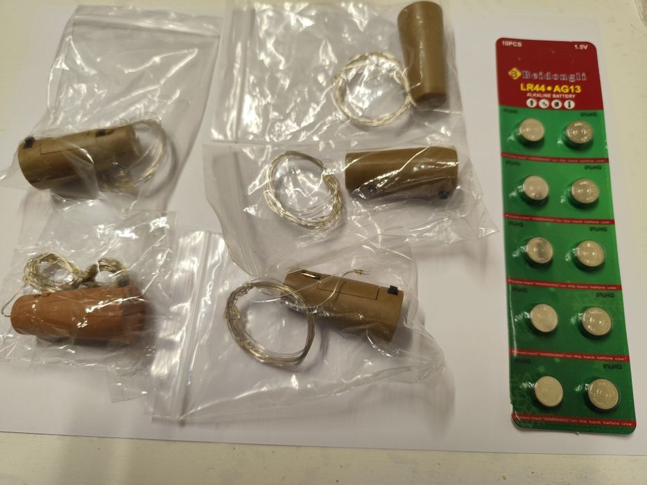 LED Lights with Batteries, 5 Units, €10