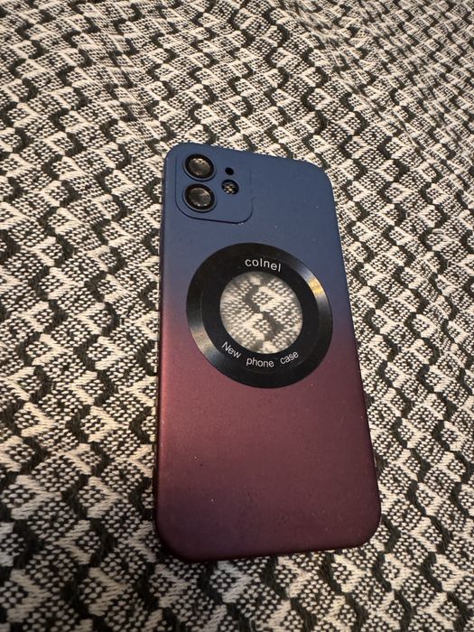 Чехлы на iPhone 12