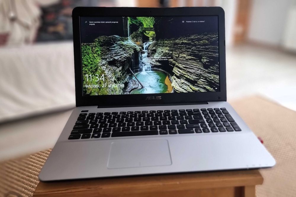 Laptop ASUS R556L i3 4005U,4GB RAM, NVIDIA GeForce 920M dysk 931GB