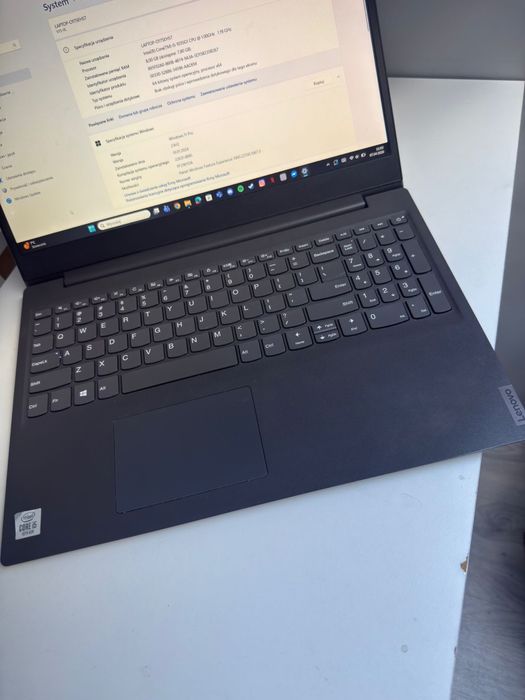 Laptop Lenovo v15  intel i5-1035G1 8GB RAM