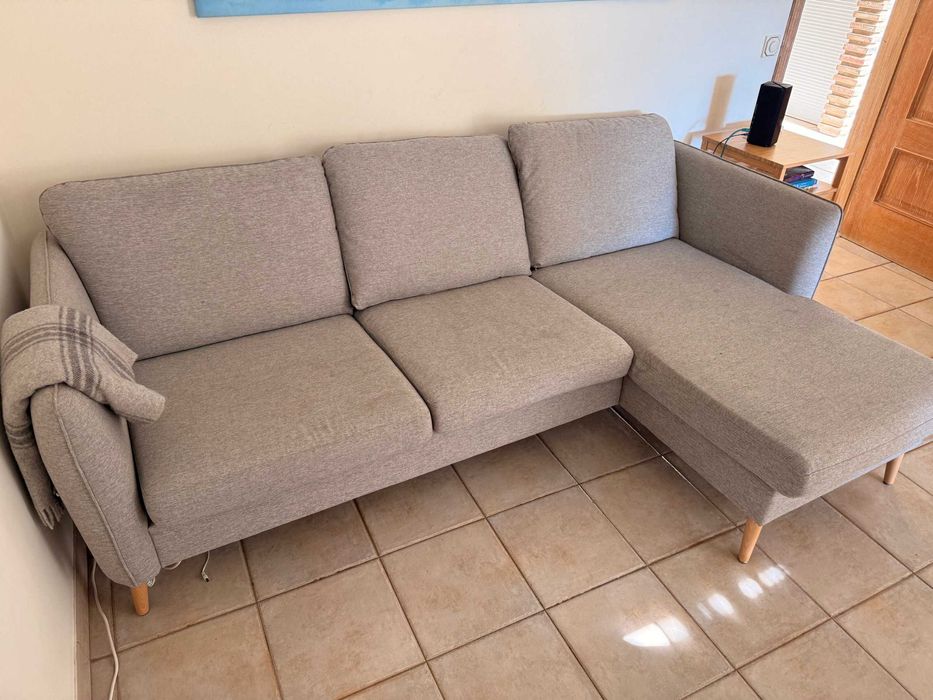 Sofá chaise longue cinzento com capas laváveis