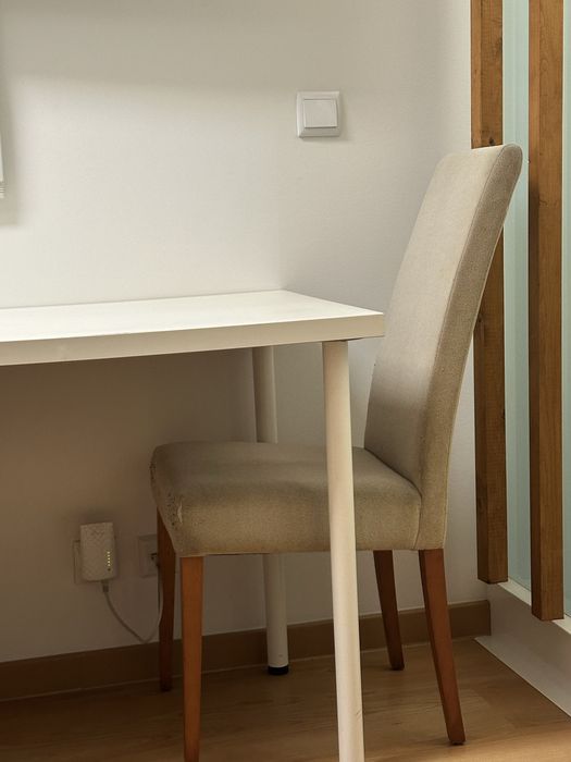 Mesa ikea + 2 cadeiras