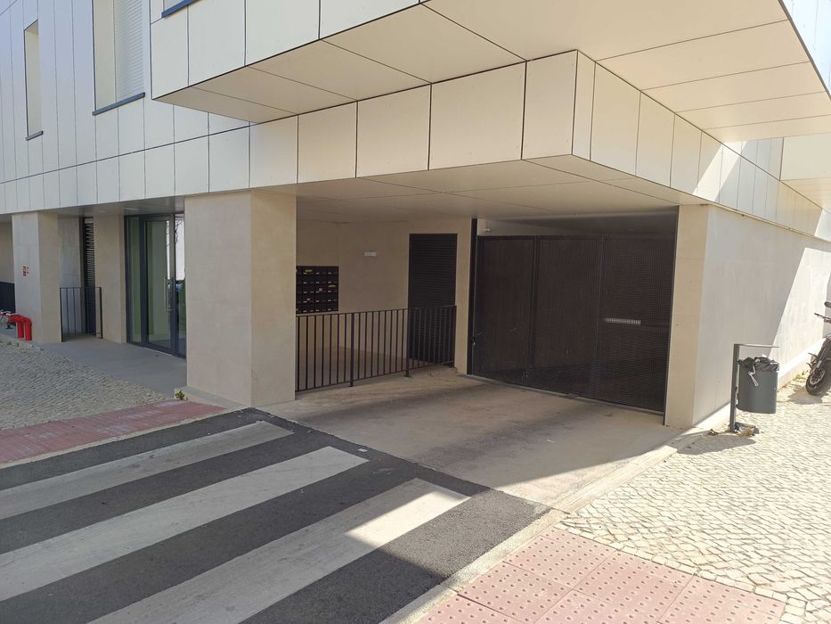 Vende Estúdio Novo Portela Lisboa