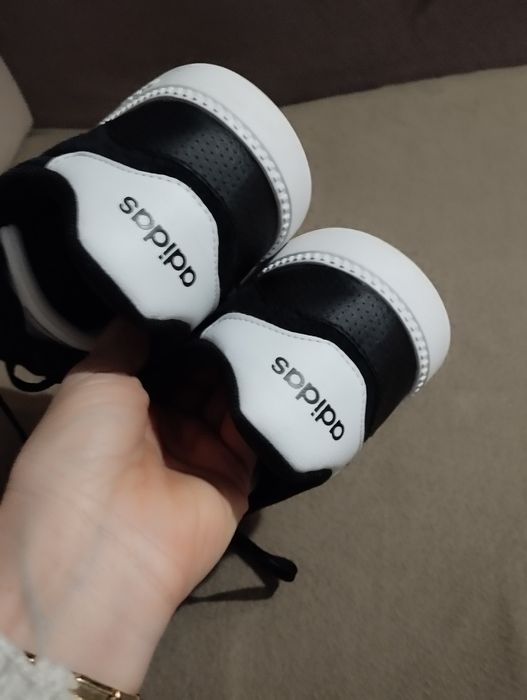 Buty sportowe damskie