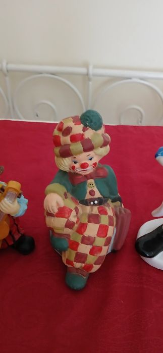 Três palhaços, usados