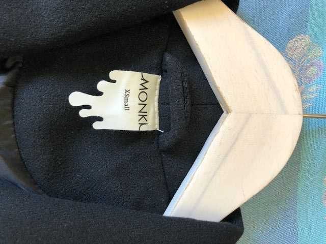 Monki czarny elegancki żakiet w rozm.XS